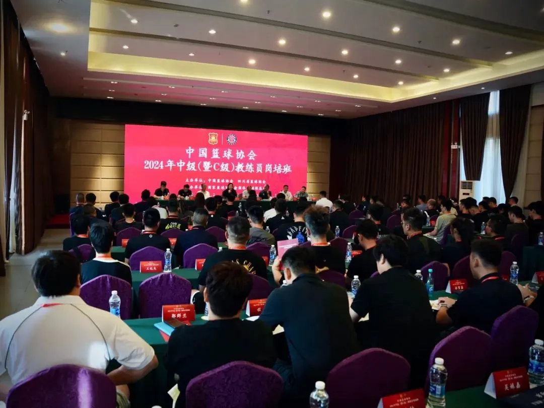 大学生篮球社团如何引入智能情感技术_0
