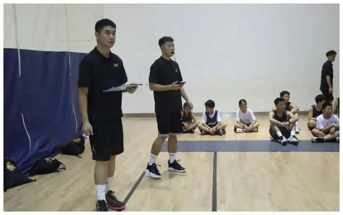 如何使用创新科技设备监测篮球运动员的训练数据_2